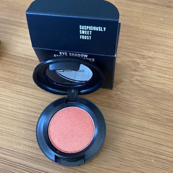 Mac Eye Shadow Frost-Left You On Red & Suspiciously Sweet - Picture 6 of 7